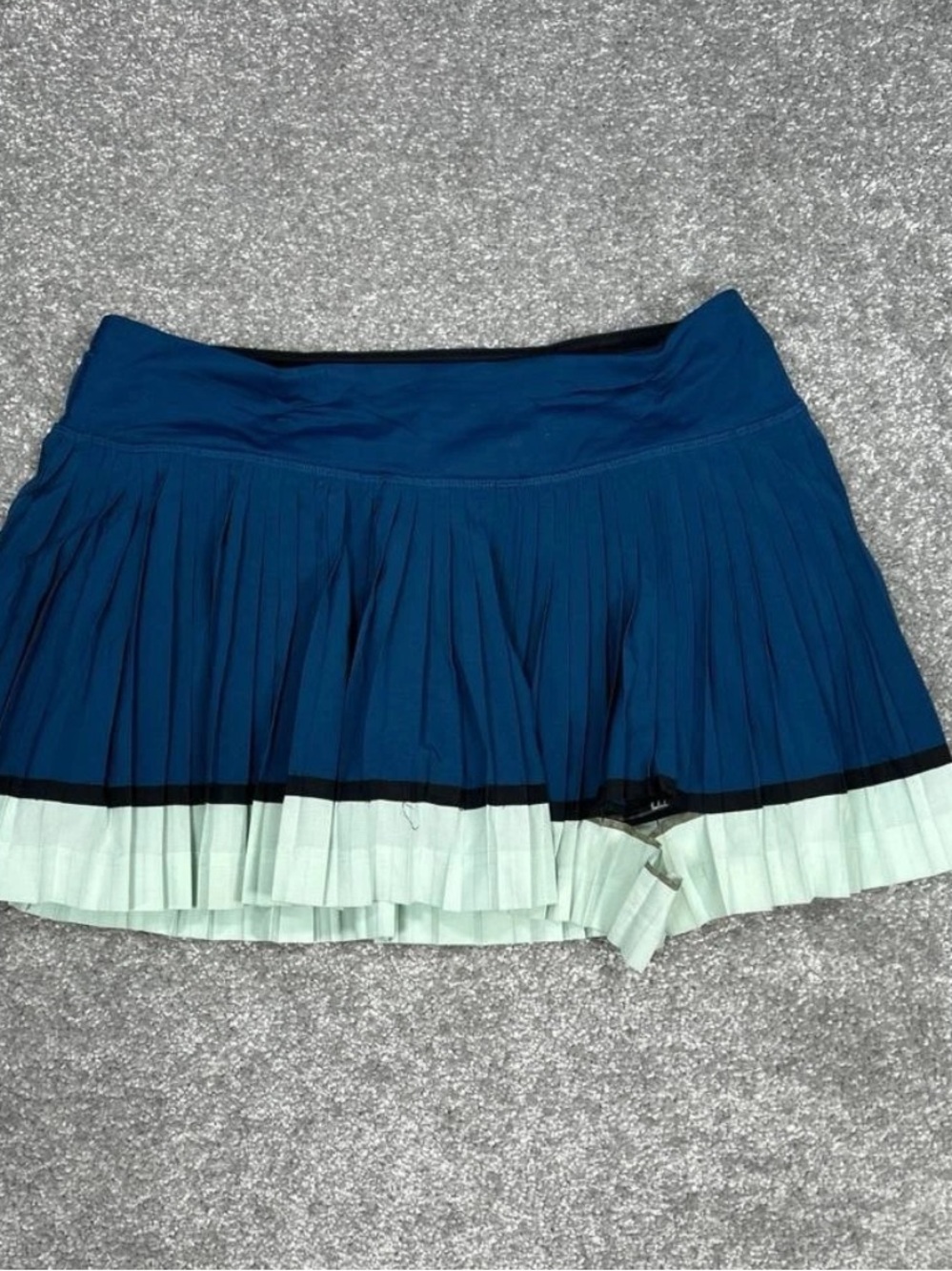 Lululemon Athletica pleat to street skirt  tennis skort 6